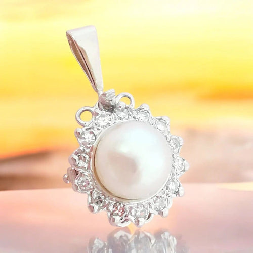 Pendentif Pendentif perle de culture et diamants en or blanc 18 carats 58 Facettes AA 1677