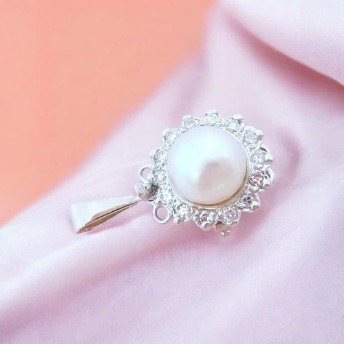 Pendentif Pendentif perle de culture et diamants en or blanc 18 carats 58 Facettes AA 1677