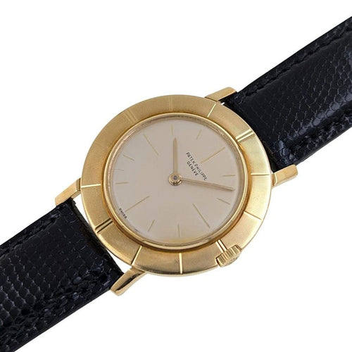 Montre Patek Philippe Calatrava - Montre Disco Volante réf. 2594 en or jaune 18 ct 58 Facettes