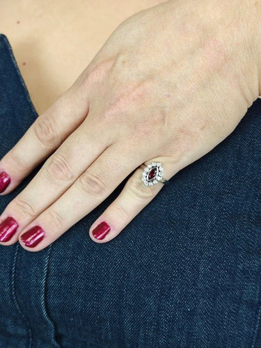 Bague 54 Bague en or blanc 18 carats avec rubis et diamants 58 Facettes AO-0004
