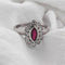 Bague 54 Bague en or blanc 18 carats avec rubis et diamants 58 Facettes AO-0004