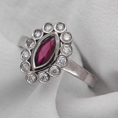 Bague 54 Bague en or blanc 18 carats avec rubis et diamants 58 Facettes AO-0004