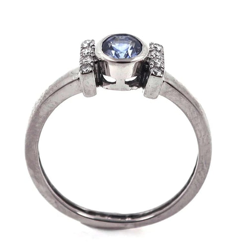 Bague 54 Bague en or blanc 18 carats avec saphir bleu et diamants 58 Facettes AO-0005