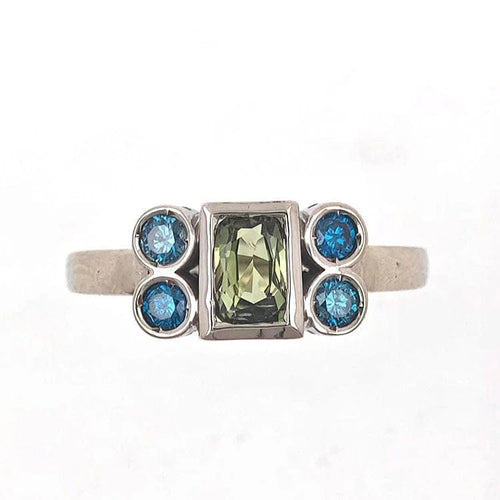 Bague 53 Bague en or blanc 18 carats avec saphir vert et diamants 58 Facettes AO-0008