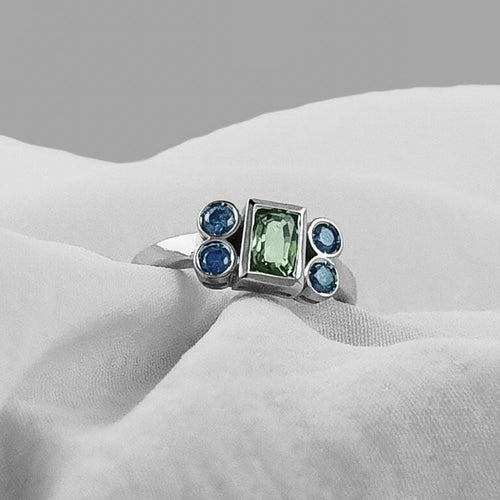 Bague 53 Bague en or blanc 18 carats avec saphir vert et diamants 58 Facettes AO-0008
