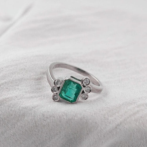 Bague 54 Bague en or blanc 18 carats avec émeraude et diamants 58 Facettes AO-0009