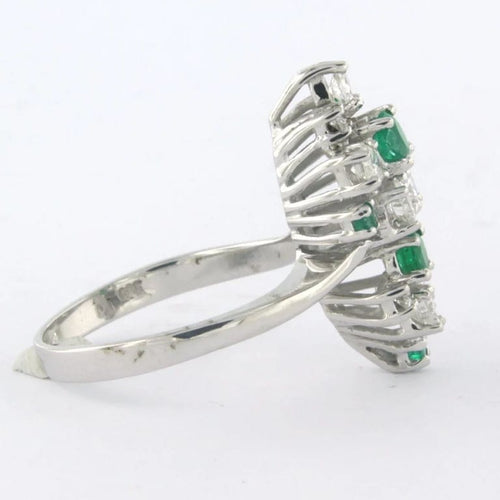 Bague 60 Bague en or blanc 14 carats avec émeraude et diamants 0,85 ct 58 Facettes