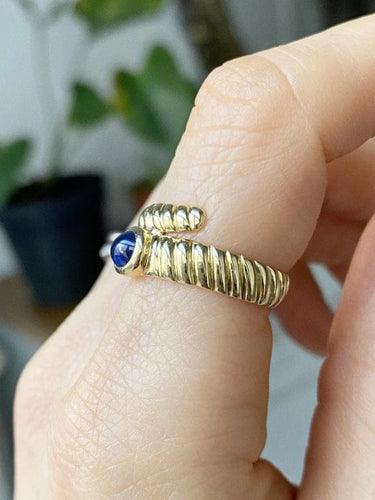 Bague 53 Bague serpent godronnée en or jaune 18k et saphir cabochon 58 Facettes