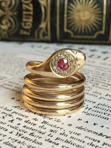 Bague 64-65 Bague serpent ancienne en or rose 18k, rubis et diamants 58 Facettes
