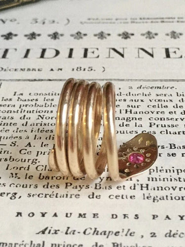 Bague 64-65 Bague serpent ancienne en or rose 18k, rubis et diamants 58 Facettes