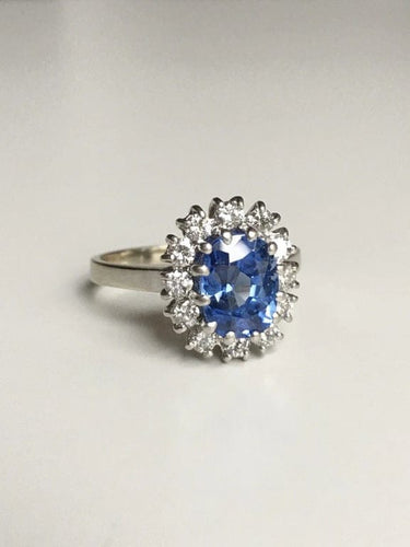 Bague 58.5 Bague pompadour en or blanc 18 k et platine, saphir de Ceylan et diamants 58 Facettes