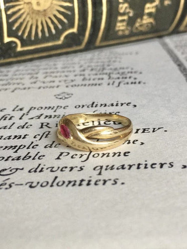 Bague 49 Bague serpent enroulé en or jaune 18k et rubis 58 Facettes