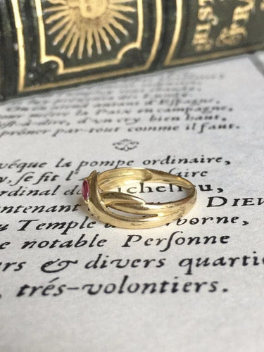 Bague 49 Bague serpent enroulé en or jaune 18k et rubis 58 Facettes
