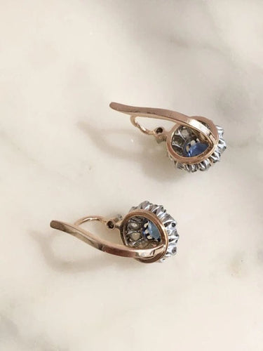 Boucles d'oreilles Belle Époque - Boucles d’oreilles dormeuses en or rose, platine, saphirs et diamants 58 Facettes