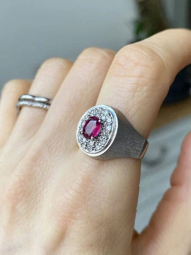 Bague 54 Bague chevalière en or gris 18K avec rubis et diamants 58 Facettes