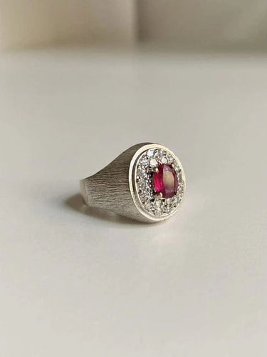 Bague 54 Bague chevalière en or gris 18K avec rubis et diamants 58 Facettes