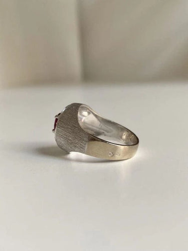 Bague 54 Bague chevalière en or gris 18K avec rubis et diamants 58 Facettes