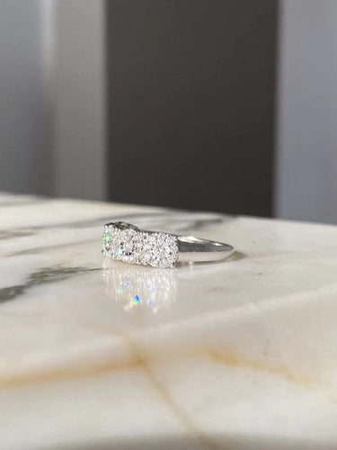 Bague 54 Bague en or blanc 18 carats à fleurs serties de diamants 58 Facettes