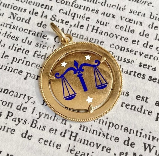 Pendentif Pendentif signe du zodiaque Balance en or jaune 18K 58 Facettes