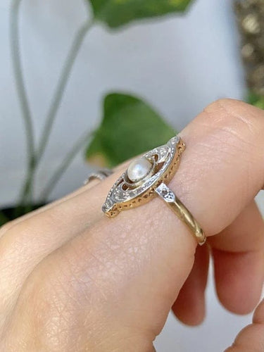 Bague 51 Bague tourbillon Belle Époque en or jaune 18K, platine, perle et diamants 58 Facettes