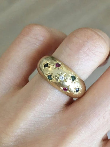 Bague 51 Bague boule en or jaune 18K sertie de diamant, rubis, saphirs et émeraudes 58 Facettes
