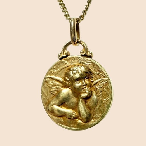 Pendentif Médaille Art nouveau n°117 - Angelot en or jaune 18 carats 58 Facettes BIJ124