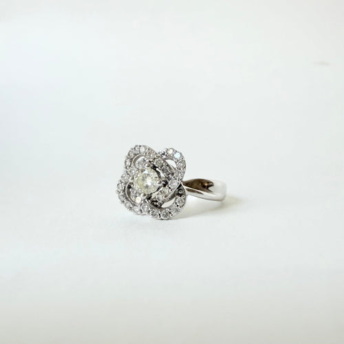 Bague 50 Bague n° 101 - Bague en or blanc 18 carats et diamants 58 Facettes