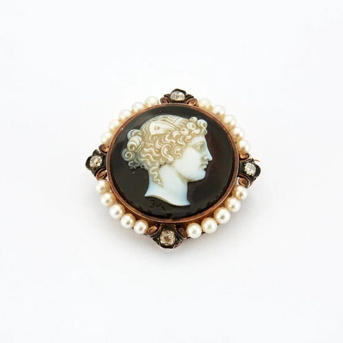 Broche Broche porte-souvenir ancienne en or jaune 18K, camée et perles 58 Facettes