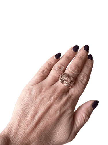 Bague 56 Bague tank ajourée en or rose, années 1950 58 Facettes 1.0002239/1