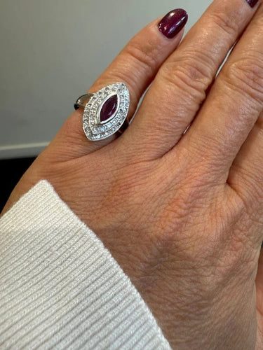 Bague 48 Bague marquise en or blanc 18 carats, rubis et diamants 58 Facettes 11078/15