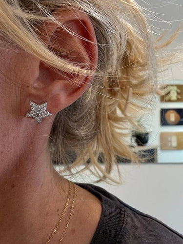 Boucles d'oreilles Boucles d’oreilles en or blanc 18 carats et diamants 58 Facettes 1.0001402/1