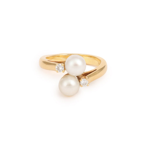 https://cdn.shopify.com/s/files/1/0647/1470/3075/files/Bague_Vintage_-_Bague_Toi_Moi_Perles_Diamants_Or_Jaune_-_Joaillerie_Paris_-_Les_Pierres_de_Julie_1.jpg?v=1771861627