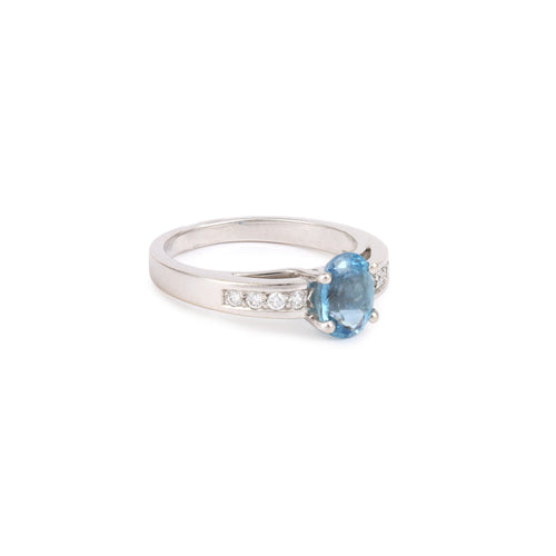 Bague 55 Bague topaze ovale et diamants en or gris 18 carats 58 Facettes B391
