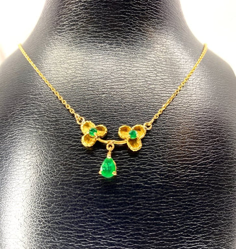 Collier Collier pendentif en or jaune 18 carats et émeraudes 58 Facettes AB675