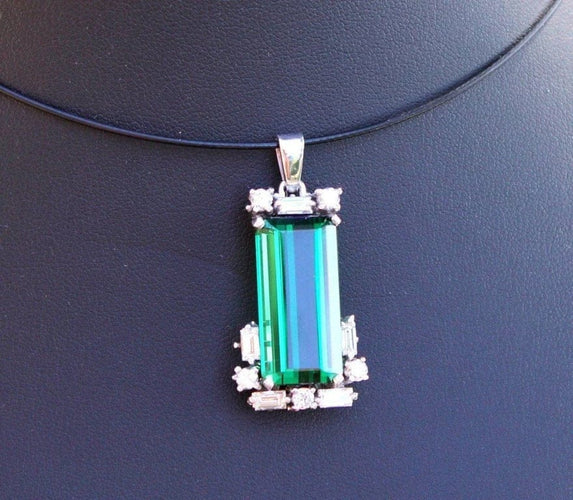 Pendentif Pendentif en or blanc 750 - Tourmaline verte et diamants 58 Facettes