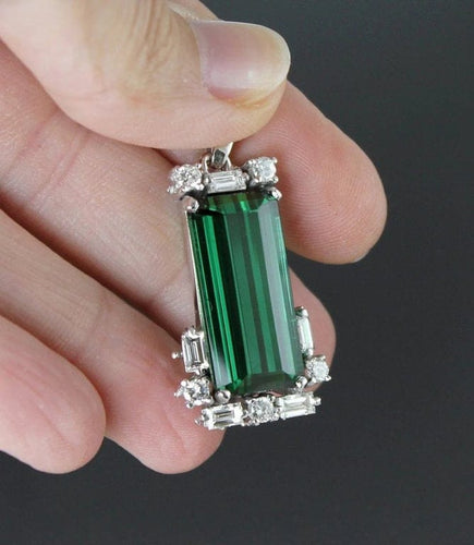Pendentif Pendentif en or blanc 750 - Tourmaline verte et diamants 58 Facettes