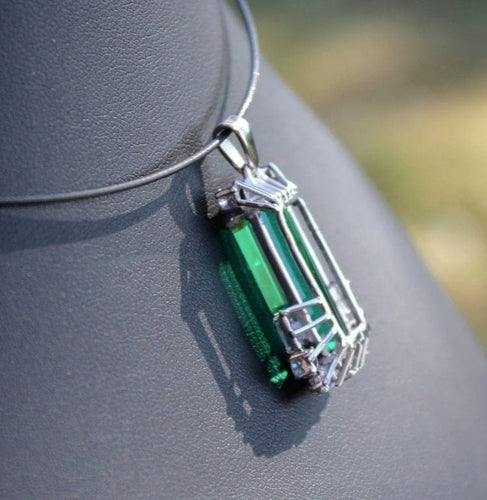 Pendentif Pendentif en or blanc 750 - Tourmaline verte et diamants 58 Facettes