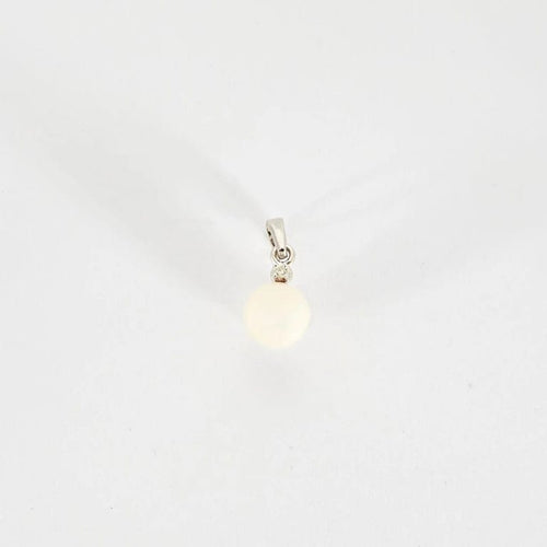 Pendentif Pendentif en or blanc 18 carats avec perle et diamant 58 Facettes