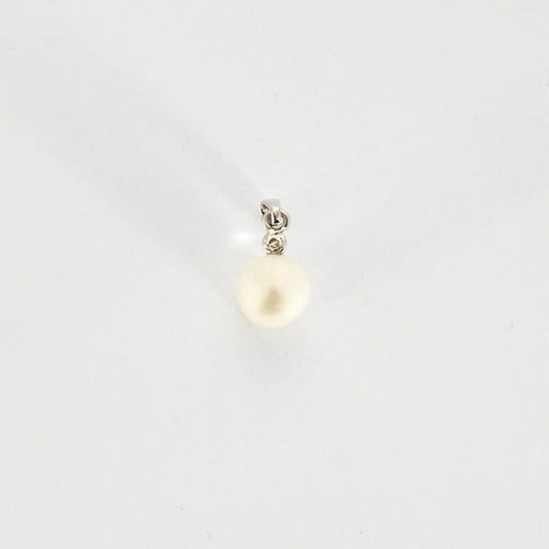 Pendentif Pendentif en or blanc 18 carats avec perle et diamant 58 Facettes