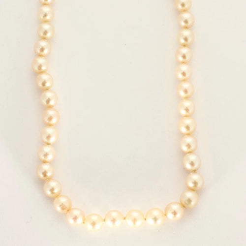 Collier Collier de perles Akoya en or jaune 22 carats 58 Facettes
