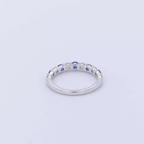 Bague 53 Demi-alliance - Bague en or blanc 18 ct, saphirs et diamants 58 Facettes 3218