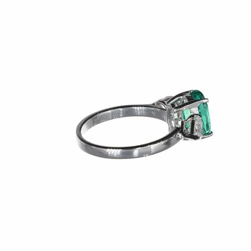 Bague 56 Bague en or blanc avec émeraude ovale et diamants 58 Facettes