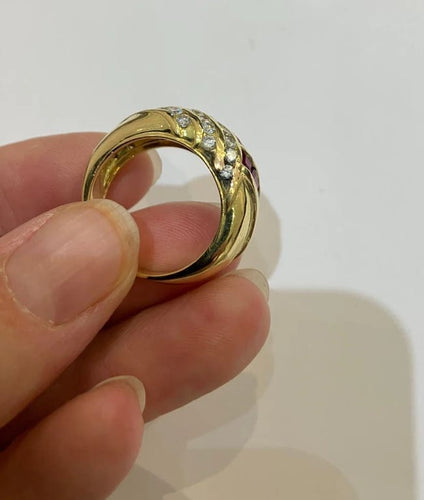 Bague 57 Bague en or jaune 750 avec rubis et diamants 58 Facettes