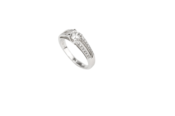 Bague 52 Bague en or blanc 18K sertie de diamants 58 Facettes