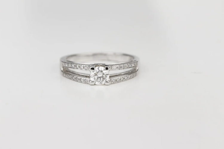 Bague 52 Bague en or blanc 18K sertie de diamants 58 Facettes