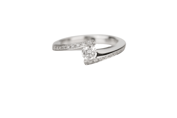 Bague 48 Bague entrelacée en or blanc 18K sertie de diamants 58 Facettes