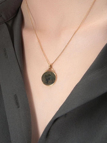 Collier Collier Constantin II sur chaîne en or jaune 18 carats 58 Facettes