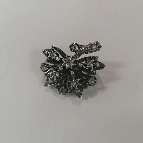 Broche Broche ancienne en or 750 et argent 925 ornée de diamants 58 Facettes