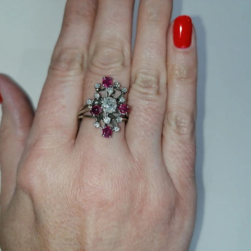 Bague 56 Bague rubis et diamants des années 70 en or blanc 750 58 Facettes