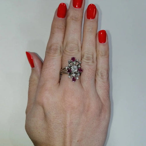Bague 56 Bague rubis et diamants des années 70 en or blanc 750 58 Facettes